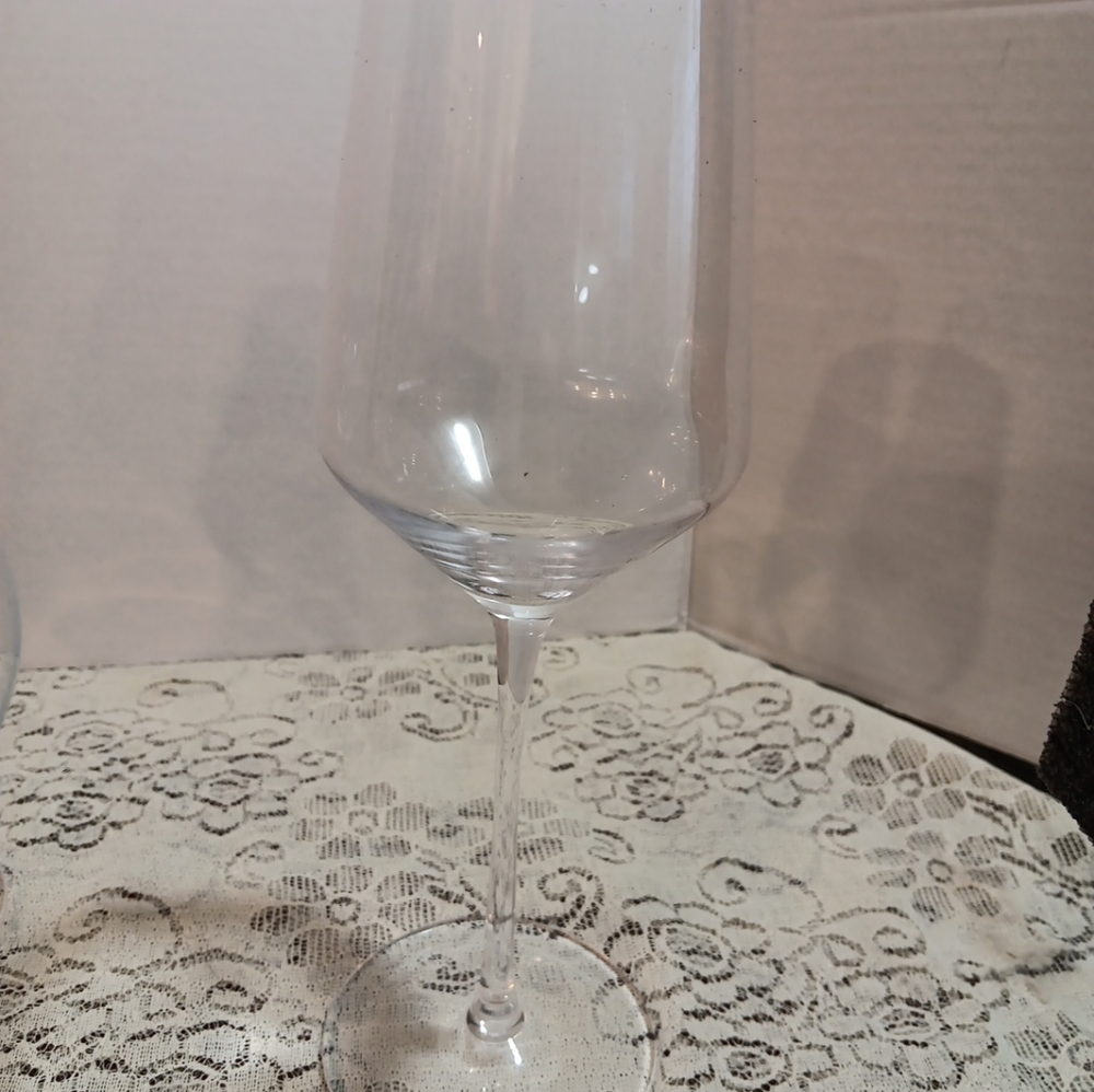 JB HO blown Steamed Italian style wine glass Set up of 4